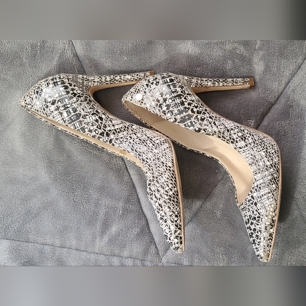 Black and white Calvin Klein heels size 9